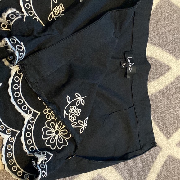 Embroidered shorts - Picture 6 of 6